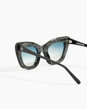 Cat-eye caged